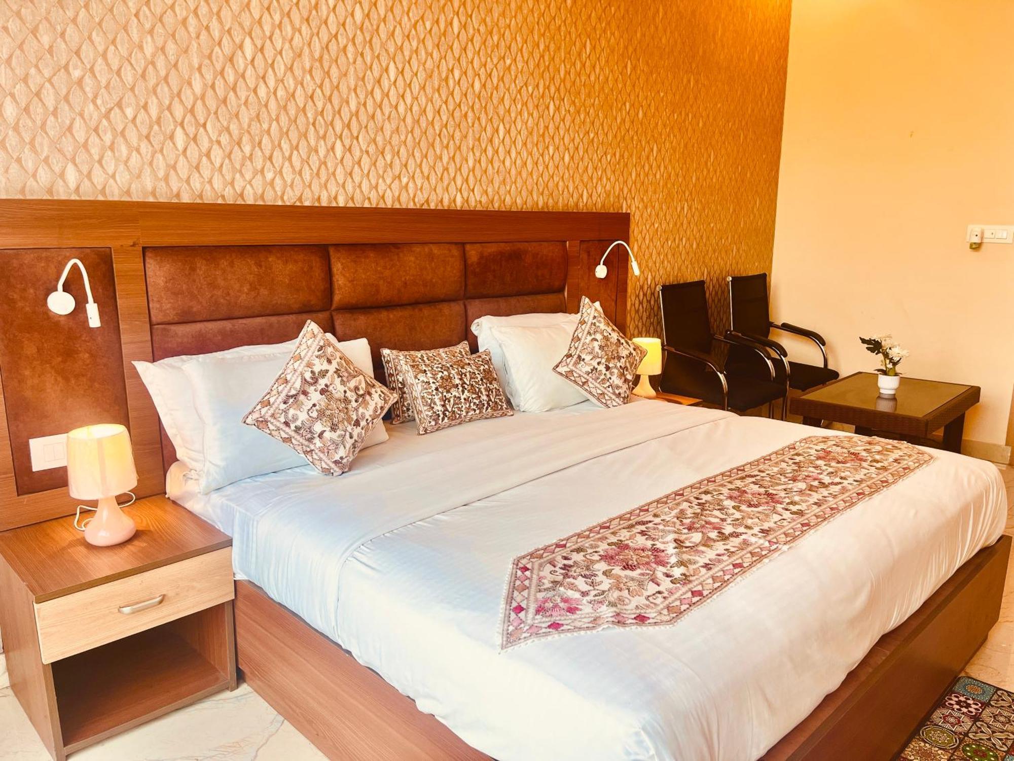 Heaven Resort Ayodhya Exterior foto