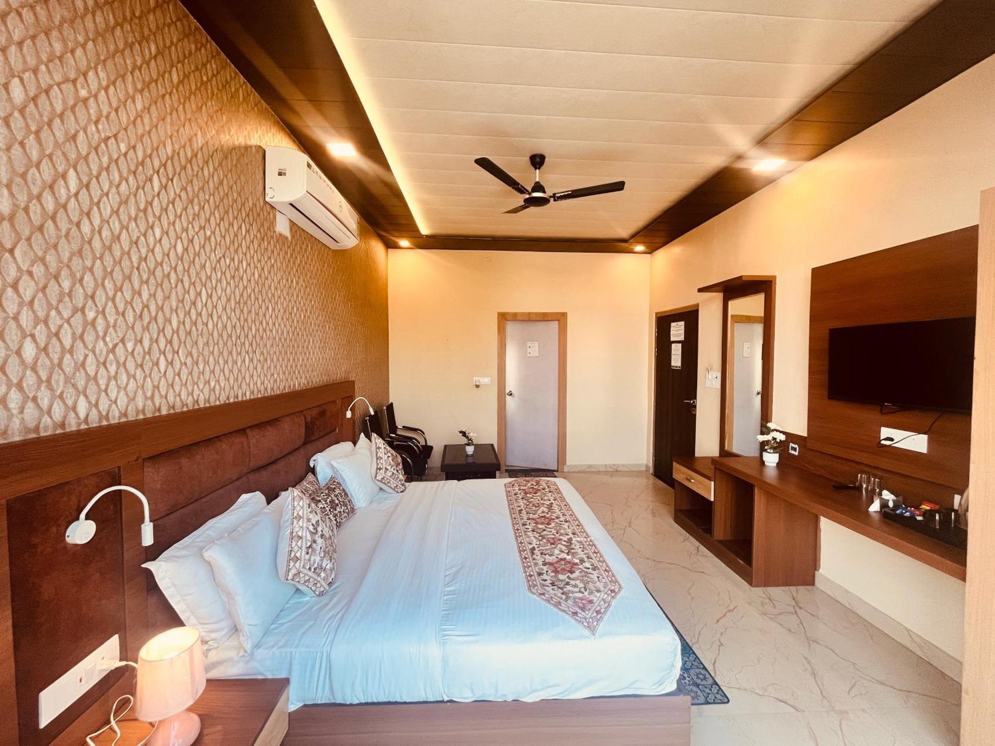 Heaven Resort Ayodhya Exterior foto