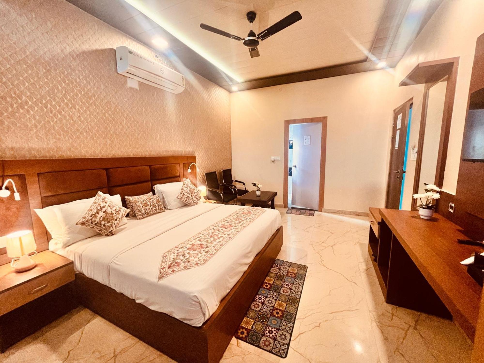 Heaven Resort Ayodhya Exterior foto